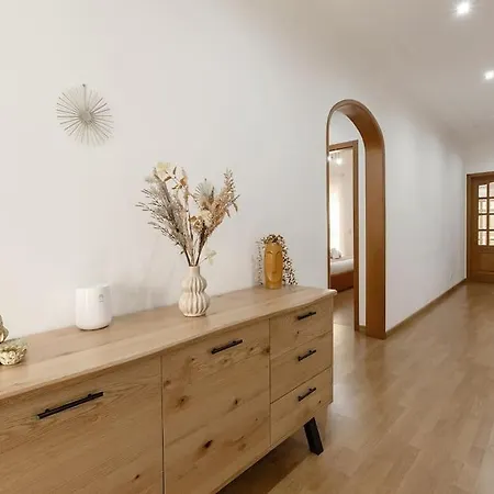 Casa Grutas - Spacious With Private Parking 別荘 Salir de Porto