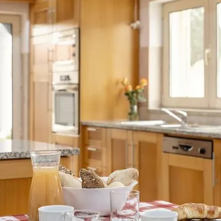 Casa Grutas - Spacious With Private Parking 別荘 Salir de Porto