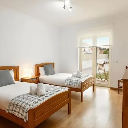 Casa Grutas - Spacious With Private Parking 別荘 Salir de Porto